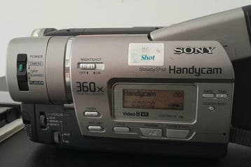 Sony CCD-TR617E Video8 camera