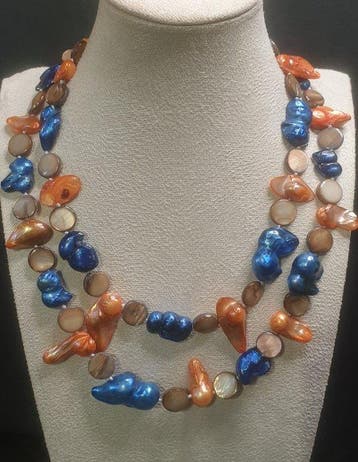 Mix van kleurrijk geverfde natuurlijke parels, oranje