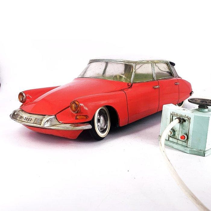 Paya - Modelauto - Vintage 60´s Citroën DS 19 with electric, Antiek en Kunst, Antiek | Speelgoed