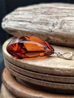 Uniek sieraad in 925 zilver met Baltische cognackleurige