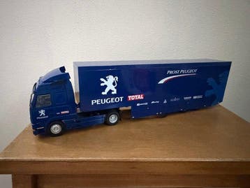 IXO 1:43 - Model vrachtwagen - Volvo FH12 Prost Peugeot 1998, Hobby en Vrije tijd, Nieuw