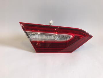 Toyota Camry IX 2018 Sedan achterlicht links binnen helder f, Verzenden, Gebruikt
