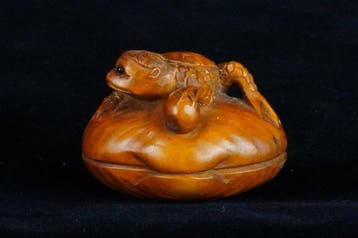 Absolute veiling - Gesigneerde Gyokuzan Kappa op schelp, Antiek en Kunst