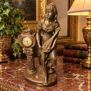 Figurale pendule - Daprès Moreau - gips met bronzen patina