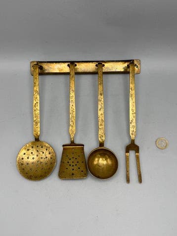 Rek - Messing - ophangrek met keukengerei, Antiek en Kunst, Curiosa en Brocante