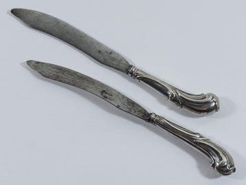 Bestekset (2) - Zilver - Rococo pistoolheftmessen, Antiek en Kunst