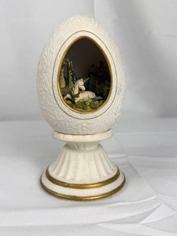 Franklin Mint - Beeldje - The Enchanted Garden of Romance –