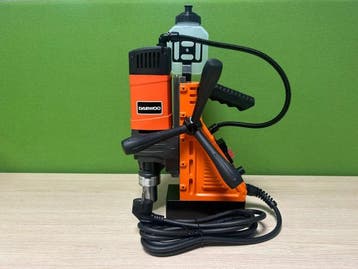 Veiling - Daewoo kernboormachine magnetisch DAMCD1600, Doe-het-zelf en Verbouw, Gereedschap | Boormachines, Nieuw