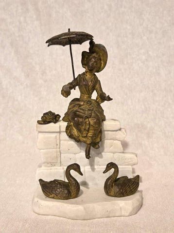 A Ouvet - Beeldje, Metal and biscuit statuette. Signed A, Antiek en Kunst