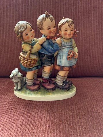 Goebel - Beeldje - Drie kinderen met hond - TMK6 - Porselein, Antiek en Kunst