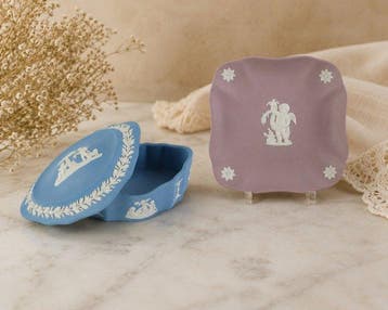 Decoratief ornament (2) - Jasperware Blauwe Deksel Sierdoos
