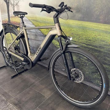 Cube Kathmandu Pro Elektrische fiets met Bosch Middenmotor, Ophalen of Verzenden, Zo goed als nieuw, Cube, 50 km per accu of meer