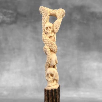 Snijwerk, NO RESERVE PRICE - Stunning carved pile of human