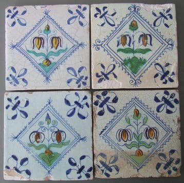 Tegel - 4 stuks Kievitsbloemen in kwadraat. - 1650-1700, Antiek en Kunst