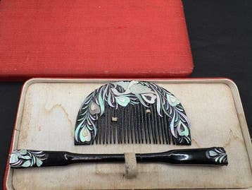 Haar ornament (2) - Japan - Kushi & Kgai Set, Raden