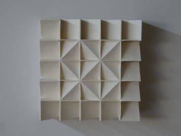 Hans Meeuwsen - Reliëf, 2026 - 80 minimalistisch porseleinen, Antiek en Kunst