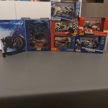 1:18 - Model motorfiets (6) - Yamaha YZR M1 (2)- Honda, Nieuw