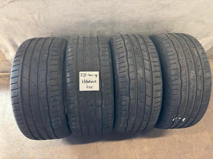 235/40 R19 Zomerbanden - Tyfoon, Michelin & Hankook, Auto-onderdelen, Banden en Velgen, 19 inch, Zomerbanden, 235 mm, Personenwagen