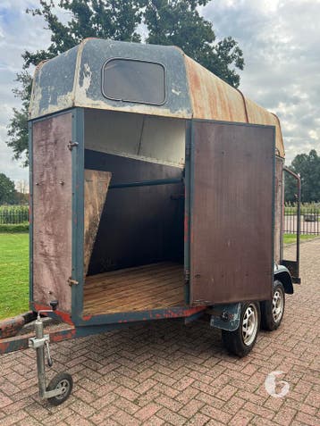 Leuke 2 paards paardentrailer / foodtrailer!, Ophalen, Zo goed als nieuw, Hout, 2-paards trailer