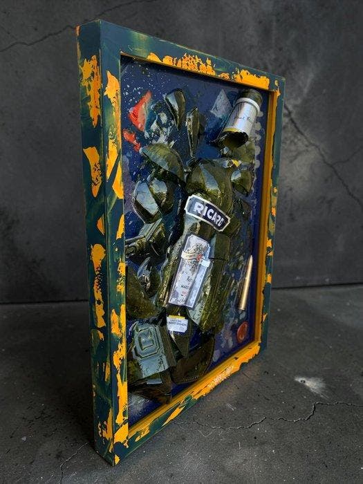 WASE - Speelgoed figuur BOTTLE RICARD YELLOW AND BLUE -, Antiek en Kunst, Kunst | Designobjecten