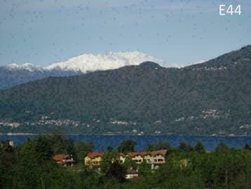 ITALIE LAGO MAGGIORE LUINO VILLAGGIO OLANDESE BREZZO Sunclas, Zwembad, Lombardije en Merengebied, Recreatiepark, In bos