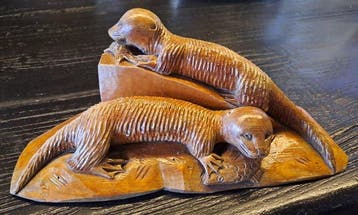sculptuur, Otters eten vis - 27 cm - Hout, Antiek en Kunst