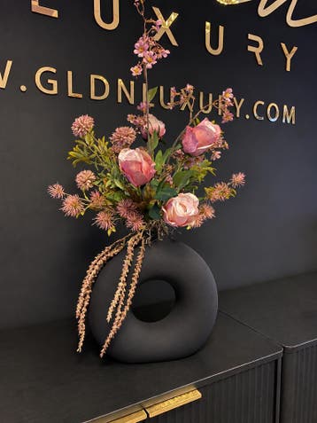 Bloemstuk (ken) met Design Vaas – Zijdebloemen Arrangement, Nieuw, Binnen