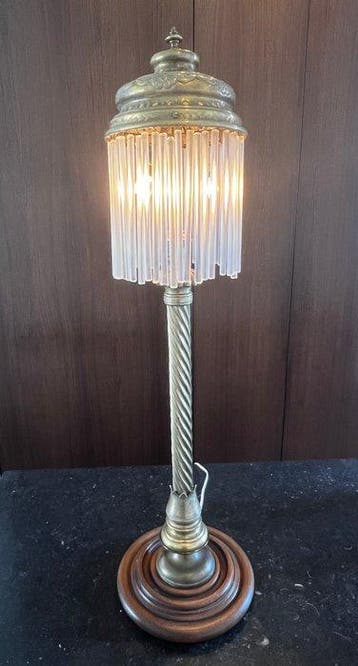 D’après Guimard - Lamp - Verguld brons, Opaline glas, Eik -