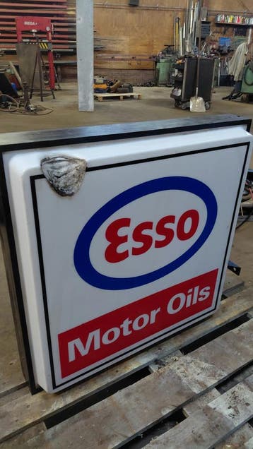 vintage lichtbak  Esso, Gebruikt