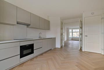 Appartement Van Tuyll van Serooskerkenweg in Amsterdam, Noord-Holland, Appartement, Amsterdam