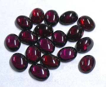 GROTE PARTIJ GRANAATEN 100% NATUURLIJK Cabochon- 6.07 g -