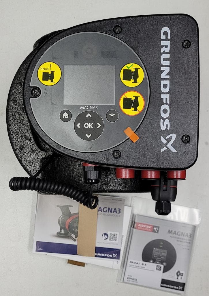 GRUNDFOS POMP MAGNA3 40-60-F220   97924267 ZO GOED ALS NIEUW, Doe-het-zelf en Verbouw, Verwarming en Radiatoren, Zo goed als nieuw