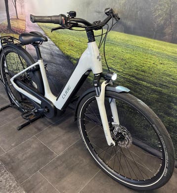 Cube Supreme Electrische Damesfiets met Bosch Middenmotor, Fietsen en Brommers, Ophalen of Verzenden, Zo goed als nieuw, Minder dan 47 cm