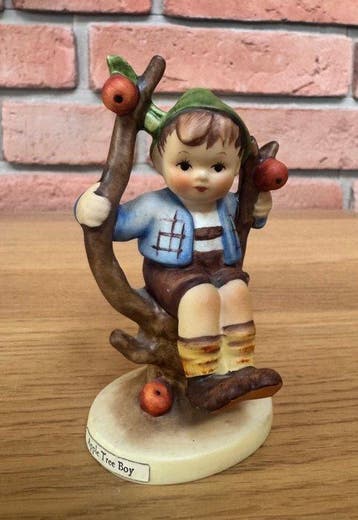 Goebel - Berta Hummel - Figuur - Apple Tree Boy - TMK8 -