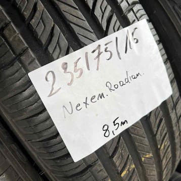 2 x Nexen 235-75-16 Zomerbanden 8,5mm, Gebruikt, 16 inch, Ophalen of Verzenden, 235 mm