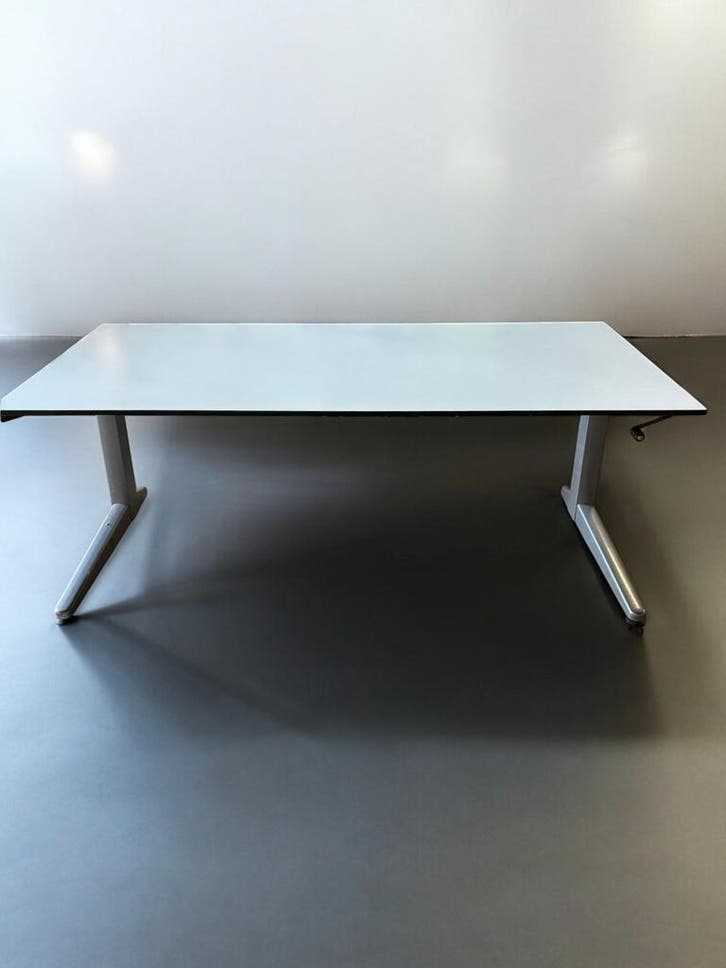 Ahrend Four Two - 160x80 slinger bureau - wit trespa blad, Huis en Inrichting, Bureaus, Gebruikt, In hoogte verstelbaar, Ophalen of Verzenden