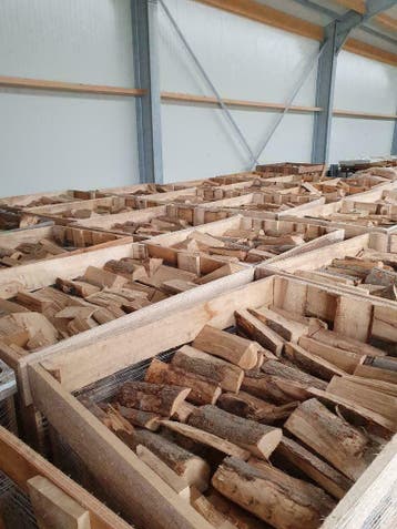Gedroogd en gezaagd kachelhout in houtkrat (zie foto), Tuin en Terras, Minder dan 3 m³, Ophalen, Overige houtsoorten, Blokken