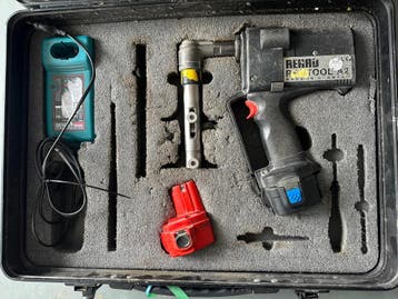 Rehau A2 krimptang, pers, krimpmachine, accuaangedreven, Ophalen of Verzenden, Gebruikt
