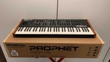 Sequential Prophet REV2 8 voice showroommodel code VERHUIS26, Ophalen of Verzenden, Zo goed als nieuw