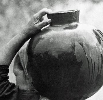 Tina Modotti (1896–1942) - Woman with Olla Mexico, ca. 1927