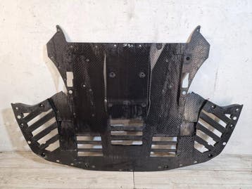 Ferrari SF90 Stradale onderpan 871334 carbon, Verzenden, Gebruikt