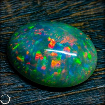 Black Opal – Stralend kleurrijk vuur als een verborgen