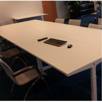 (MDK-104555) Ahrend Mehes bureau 160 x 80 cm met wit onde..., Ophalen of Verzenden, In hoogte verstelbaar, Gebruikt