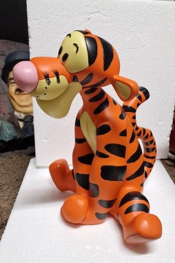 Tigger Sitting 36cm Retired Cartoon Comic Statue - 1, Nieuw
