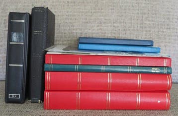 Zweden - Partij in 8 albums/stockboeken met o.a, Postzegels en Munten, Gestempeld