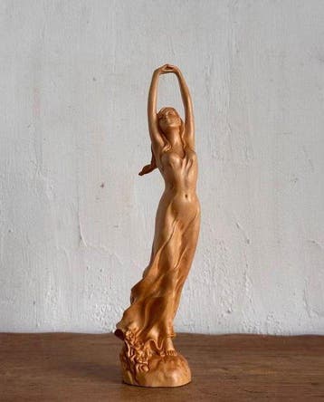 Figuur - Hand Carved Boxwood Sculpture of Graceful Lady -
