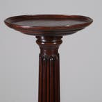 Zeer hoge elegante piedestal met verdiept blad in donker not, Ophalen of Verzenden