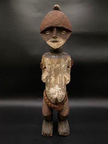 Zeldzame en uitzonderlijke status - statue ambete - Bété. -