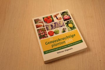 9789048302727 . Titel:  Geneeskrachtige plantengids / ee..., Nieuw