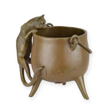 A BRONZE SCULPTURE OF A CAT CLIMBING IN A POT (Interieur), Verzenden, Nieuw